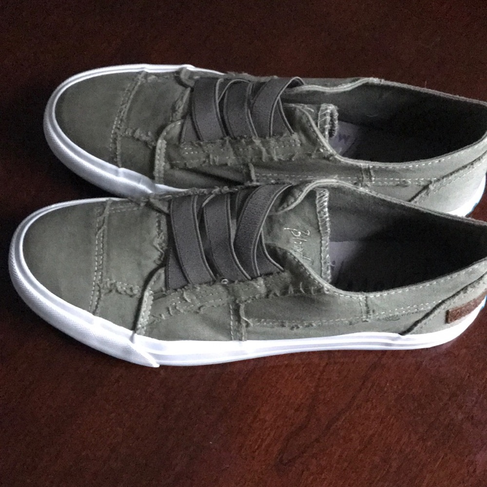 Blowfish Malibu shoes size 9 beige new